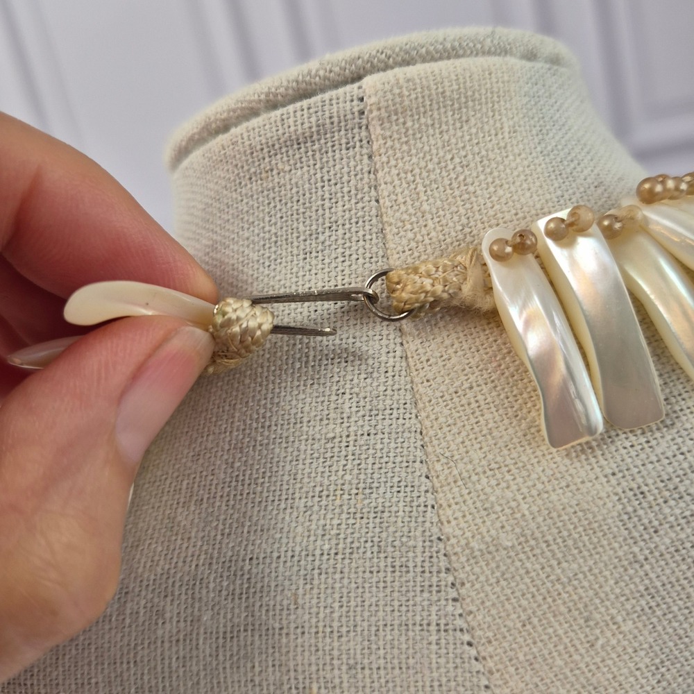 Vintage Mother of Pearl Shell Fringe Choker Necklace Cream Gold Tone 15 Japan - Picture 5 of 10